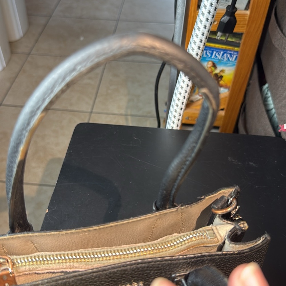 MICHAEL MICHAEL KORS
Extra-Small Leather Crossbody Bag - Picture 10 of 12